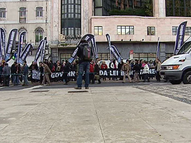 В Лиссабоне проходит массовая демонстрация против повышения налогов