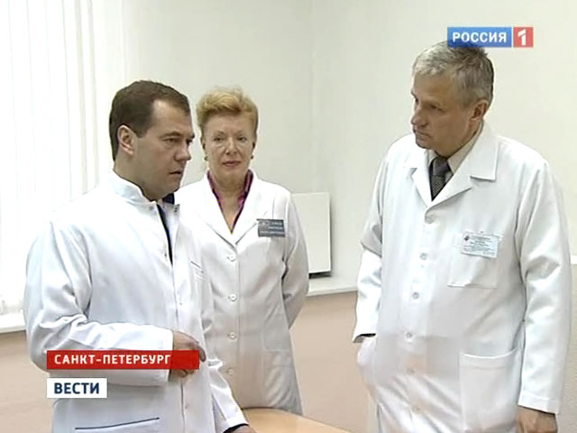 Медведев решал проблемы медицины в НИИ "Скорой помощи"