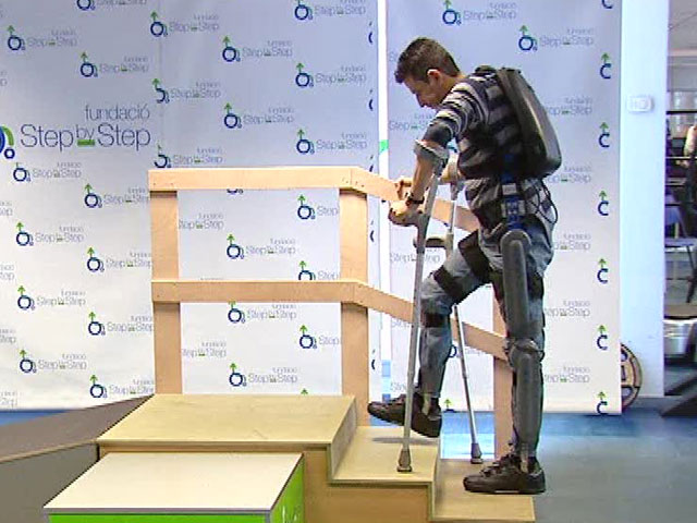Теперь люди с параличом ног могут стоять