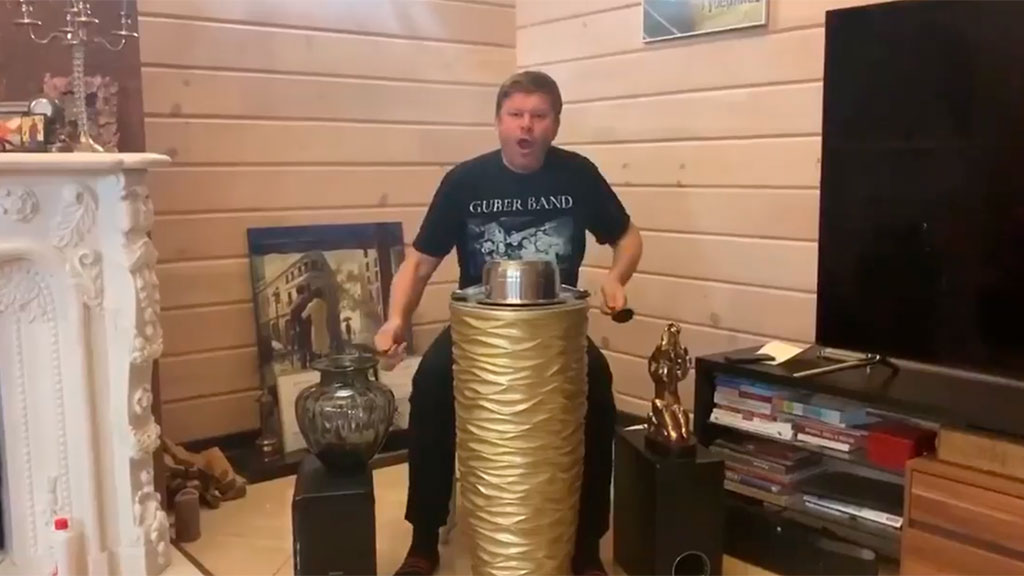 Всем здоровья: Дмитрий Губерниев передал музыкальный привет тем, кто на карантине