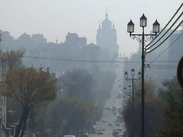 Хабаровск окутал едкий дым