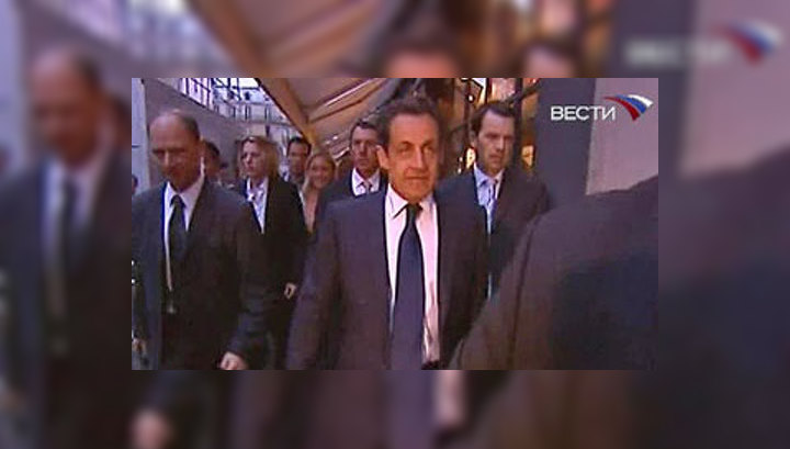 У президента Франции украли деньги со счета