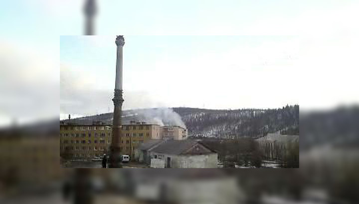 В Мурманске женщину вытащили из огня: ВИДЕО