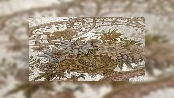 Шелк и бусы в стиле рококо