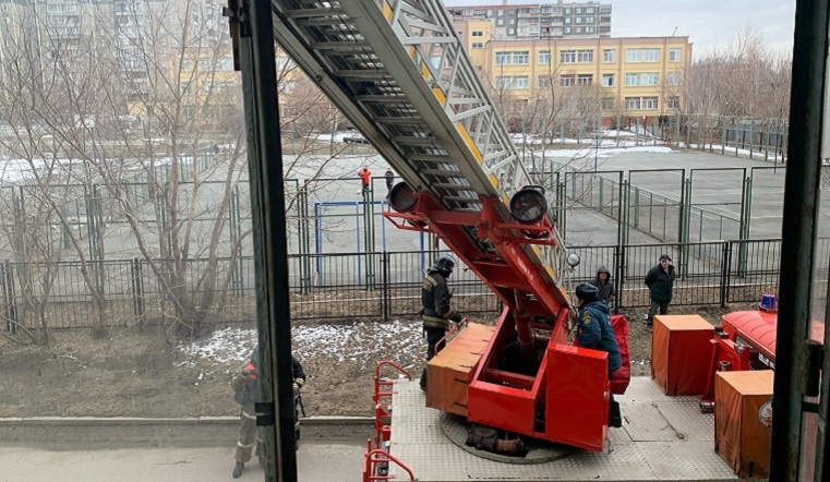 Пожарных вызвали, чтобы потушить сгоревший обед