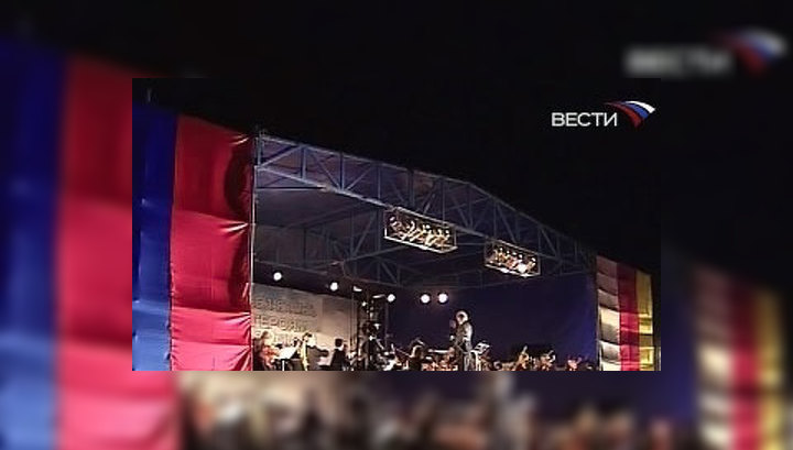В память о погибших в ночное небо Цхинвала поднялись воздушные шары