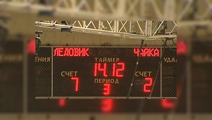 Нижегородцы играют в ночной хоккей