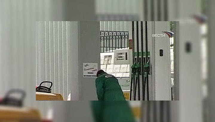 Росстат отметил снижение цены на бензин