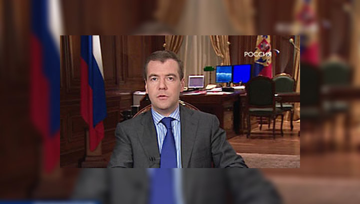 Медведев провел экскурсию по Петербургу в своем видеоблоге