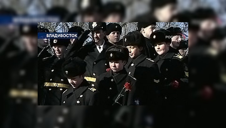 Во Владивостоке вспоминали героев легендарного крейсера "Варяг"