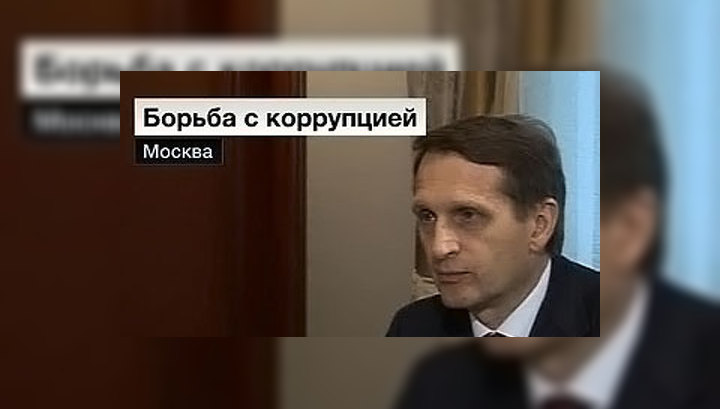 Медведев поручил проверять достоверность сведений о доходах госслужащих и госкорпораций