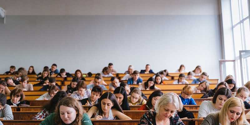 Акцию "Тотальный диктант" перенесут на осень из-за пандемии по коронавирусу