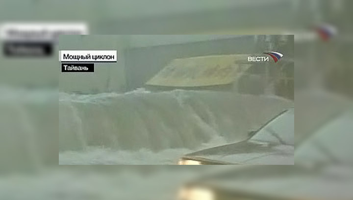 "Чайка" унесла на Тайване жизни 13 человек и движется на Китай