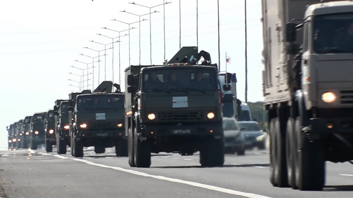 Помощь от COVID-19 на марше: прибывшие в Италию российские вирусологи миновали Болонью