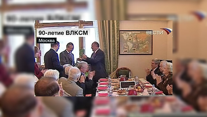 Ветеранам комсомольского движения вручены памятные медали