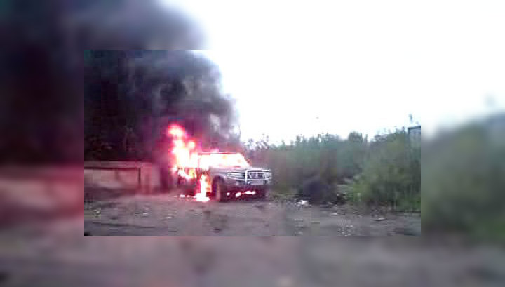 Внедорожник сожгли, пока владелец был в сауне: ВИДЕО