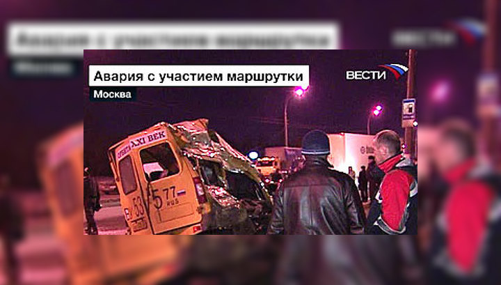На юге Москвы маршрутка столкнулась с грузовиком: 2 погибших