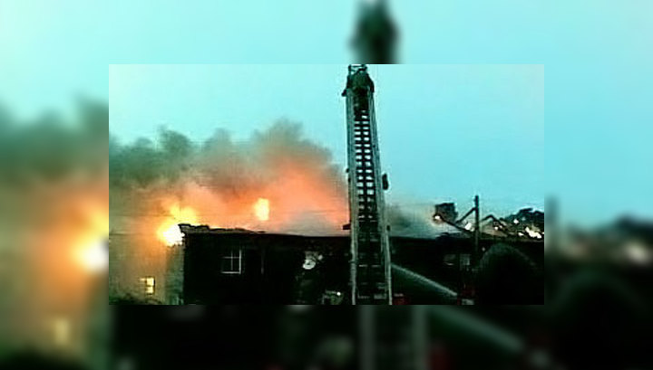 В Мурманске сгорел жилой дом: ВИДЕО очевидца