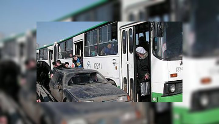 На кольцевой автодороге Петербурга столкнулось 10 машин