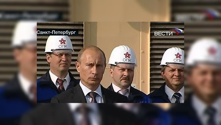 Владимир Путин осмотрел суда "Мир" и "Санкт-Петербург"