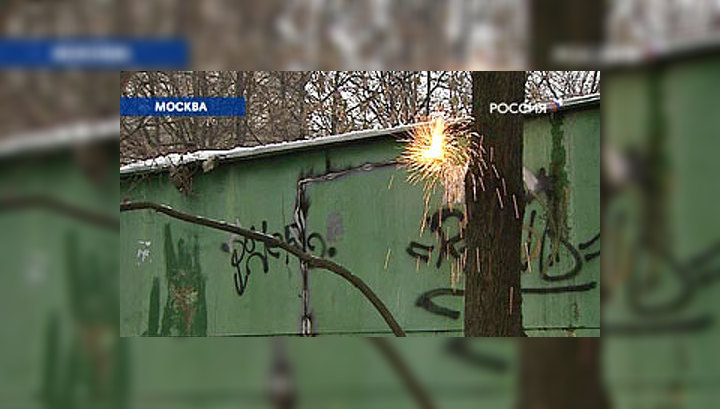 По гаражам на Украинском бульваре прошлись автогеном