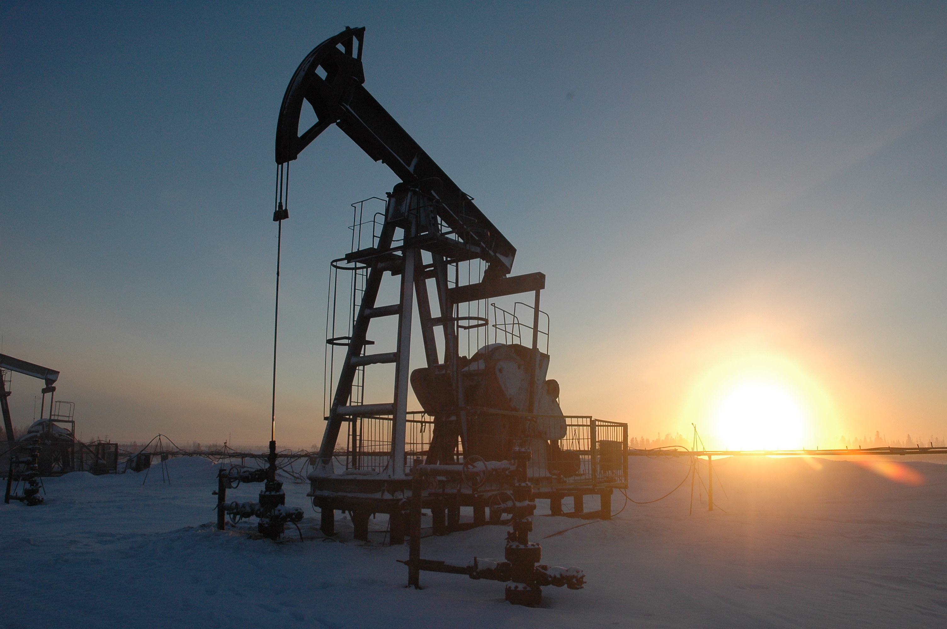 Добыча нефти в России выросла в январе-марте на 0,7% до 140,352 миллиона тонн