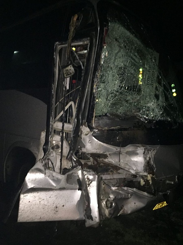 Во Владимирской области автобус с пассажирами врезался в трактор