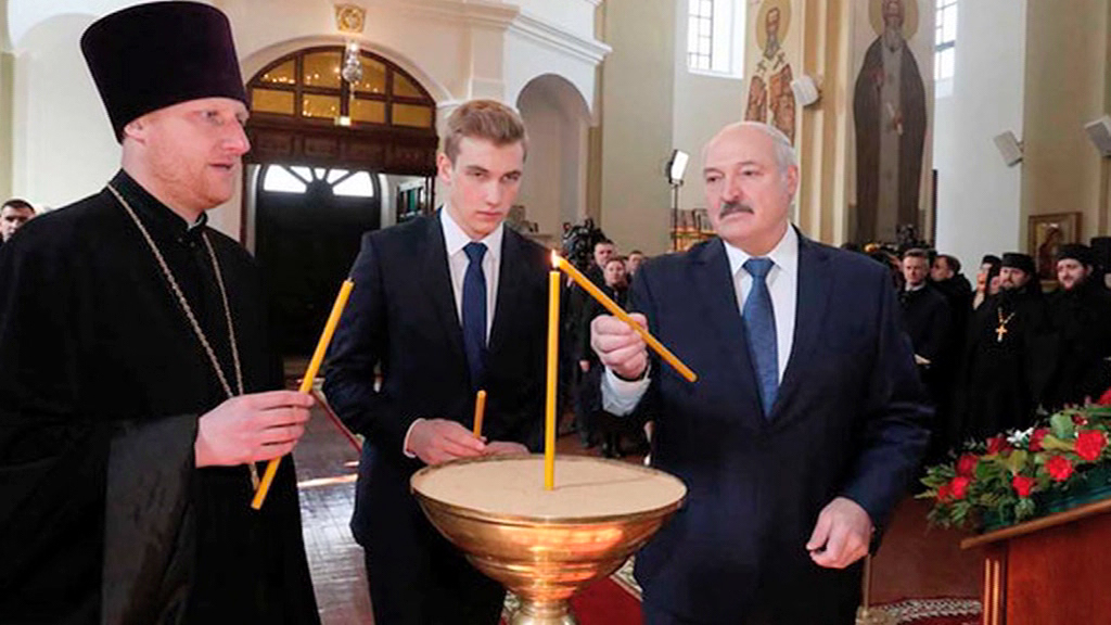 Лукашенко пошел в храм, несмотря на опасность заболеть