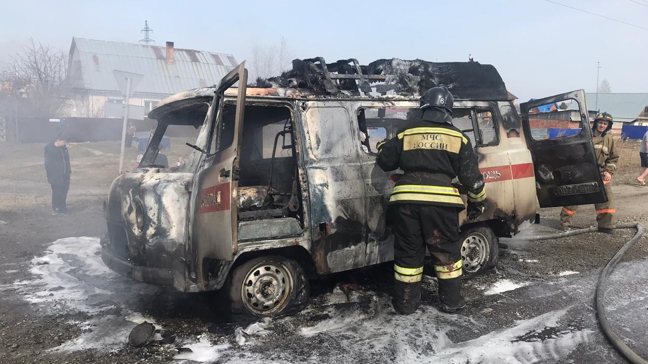 Скорая помощь с пациентом загорелась по пути в больницу под Томском