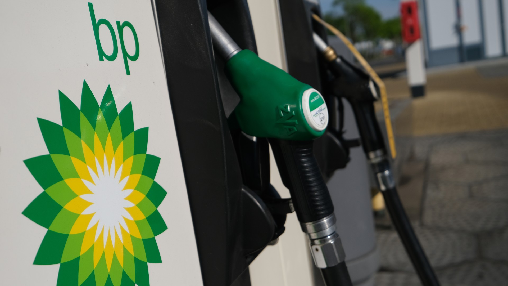 Насколько сильно упала прибыль крупнейших нефтяных компаний?