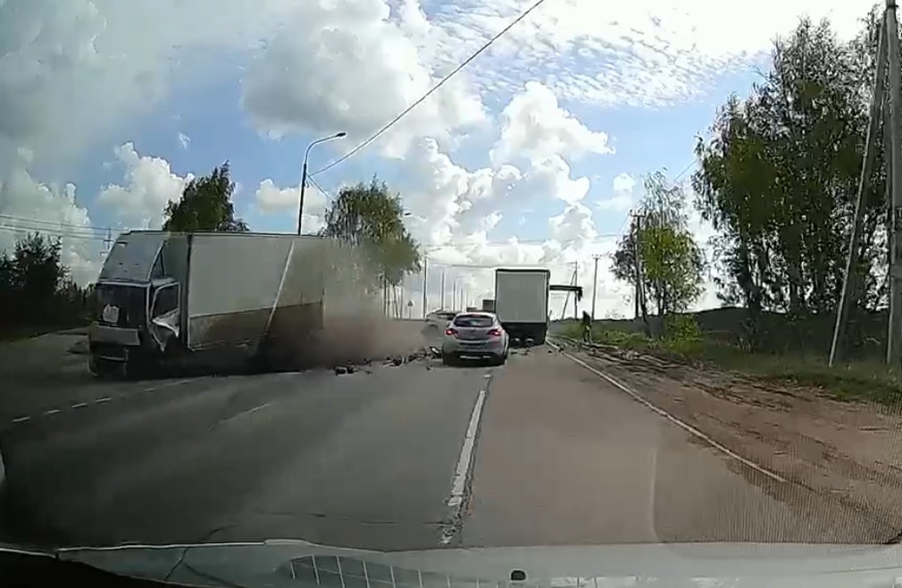 Момент серьезного ДТП в Подмосковье попал на видео