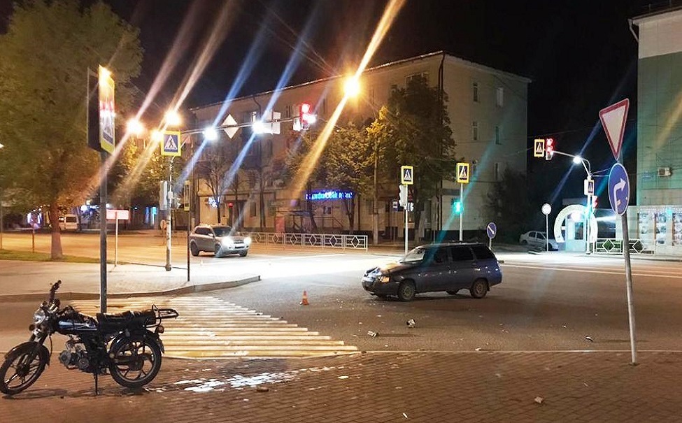 В Липецке 20-летний водитель авто сбил 14-летних подростков на мопеде