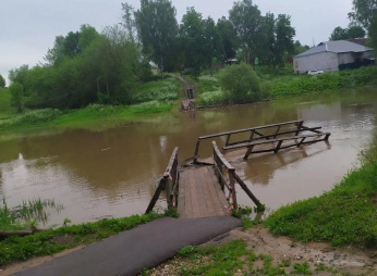 В Кашине дождями смыло все пешеходные мосты