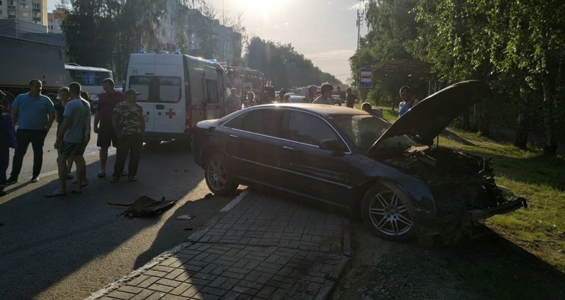 Полицейские нашли водителя, сбежавшего в лес после наезда на семью в Воронеже