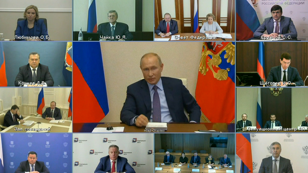 Путин: если будем сидеть на одном месте ровно, "болото будет хлюпать"