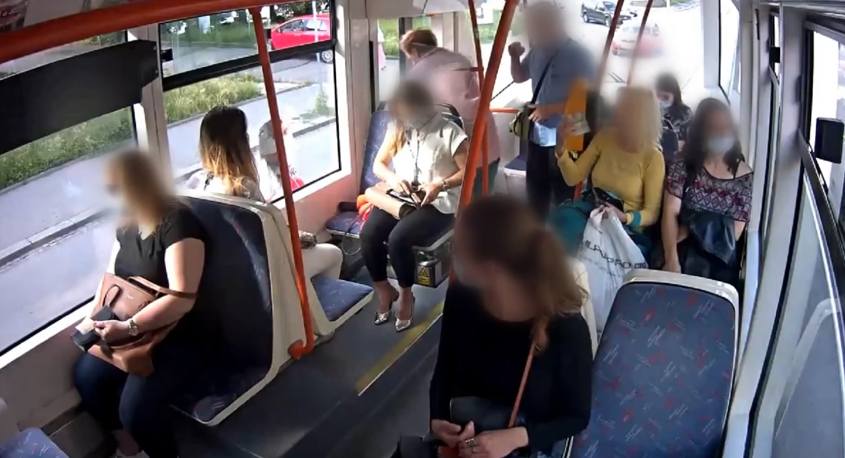 Побег от контролера привел к аварии и новому побегу. Видео
