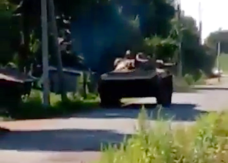 Заблудившаяся БМП возмутила жителей Приморья