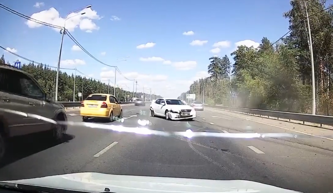 В Воронеже лихач устроил ДТП, в котором пострадал ребенок. Видео