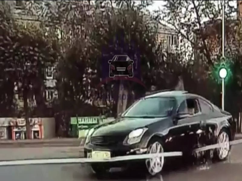 В Красноярске на правобережье обстреляли автомобиль