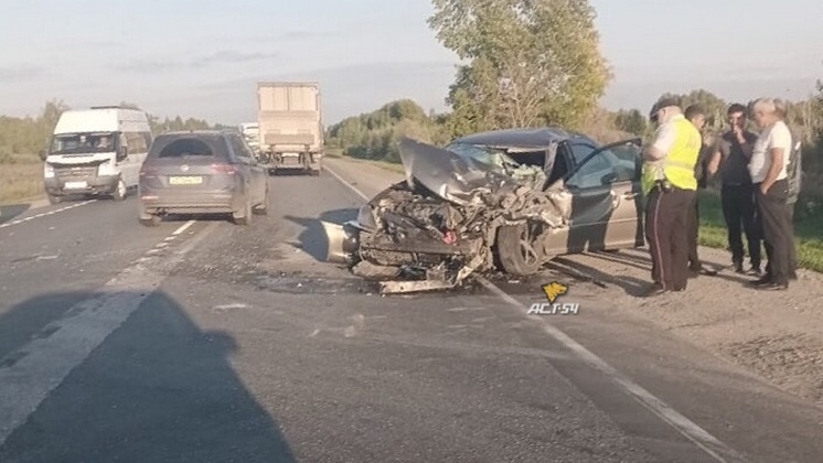 В Новосибирской области грузовик раздавил легковой автомобиль