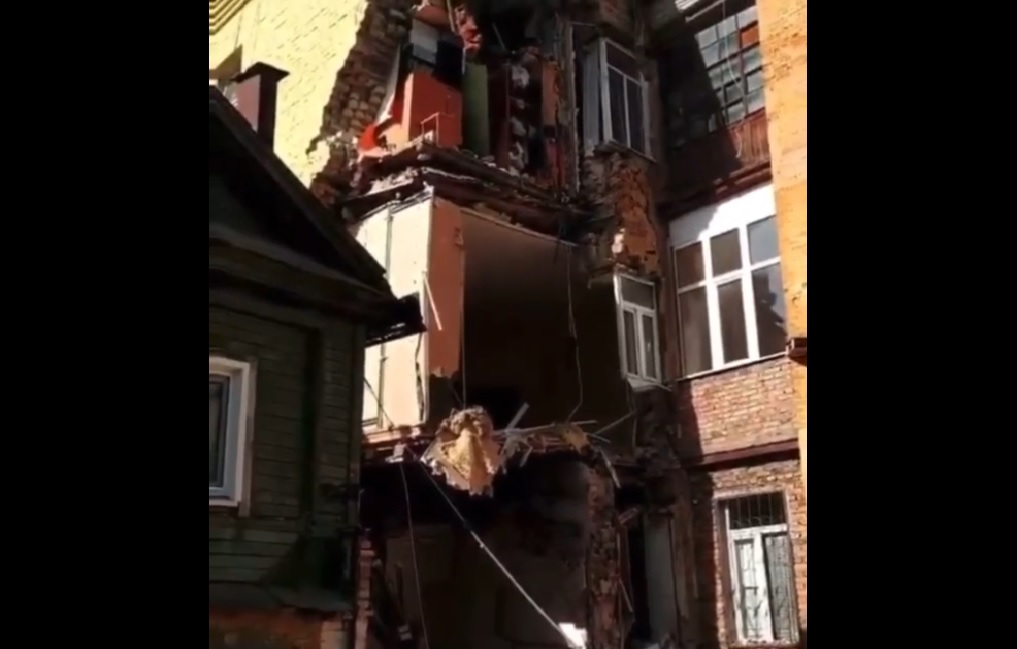 Появилось видео с места обрушения стены жилого дома в Самаре