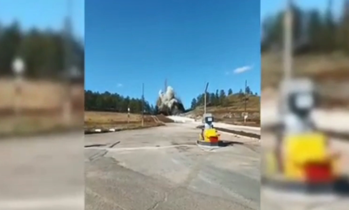 В Бурятии взорвали гору, которая мешала дальнобойщикам