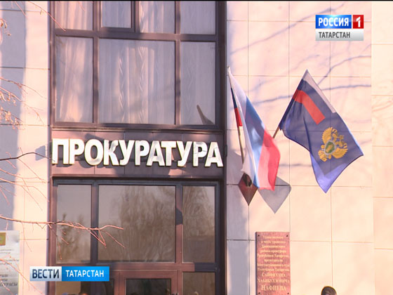Пенсионерка едва не убила мальчика металлической палкой за кражу клубники
