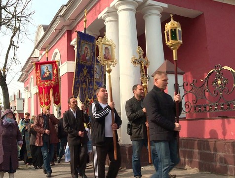 В Калуге прошел крестный ход в честь Рождества Богородицы