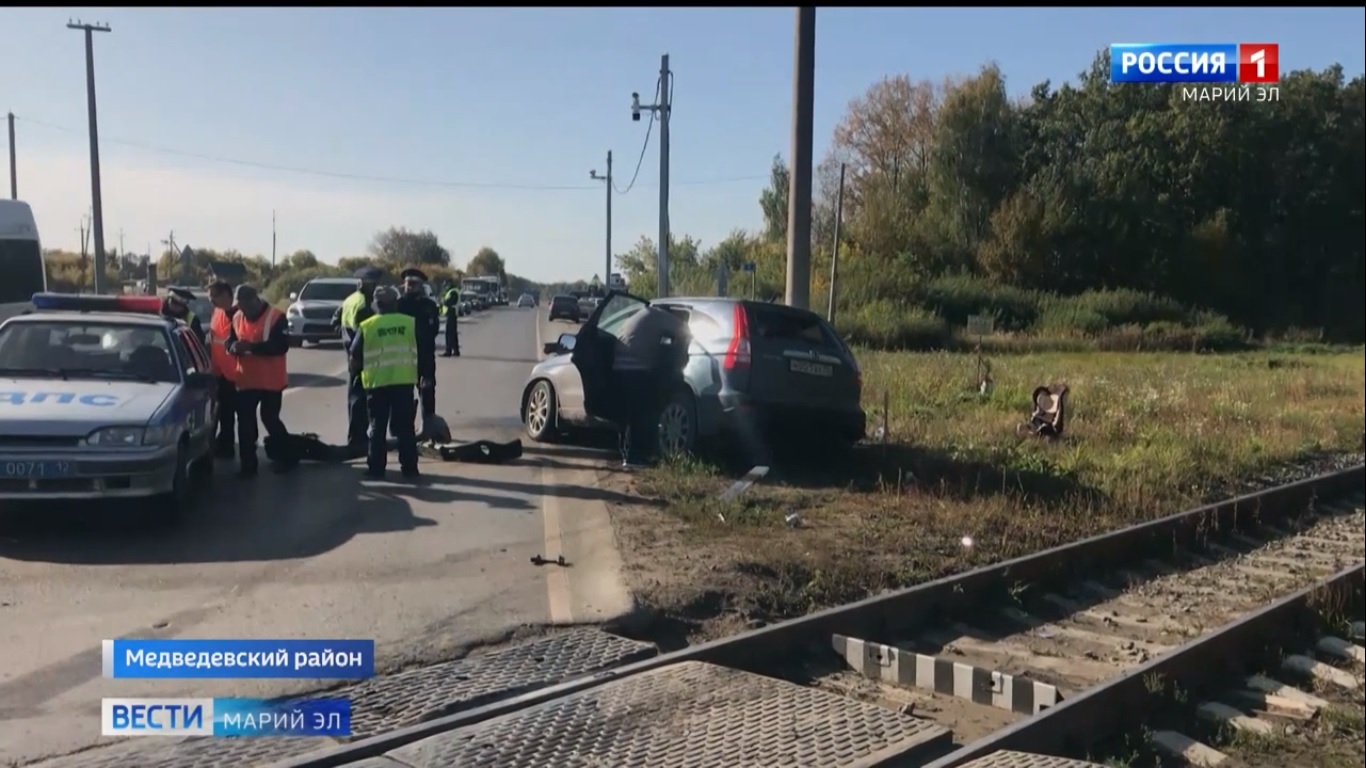 В Марий Эл женщина врезалась в служебный вагон на железнодорожном переезде