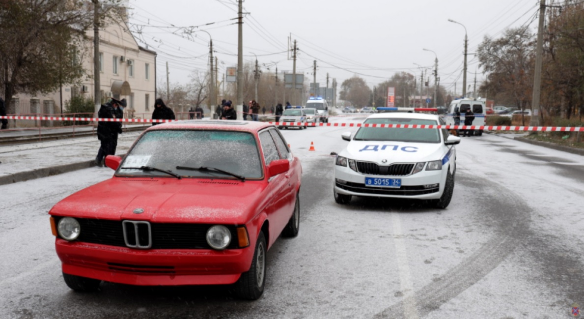 Полицейский выстрелил в водителя BMW, бившего его напарника прутом по голове