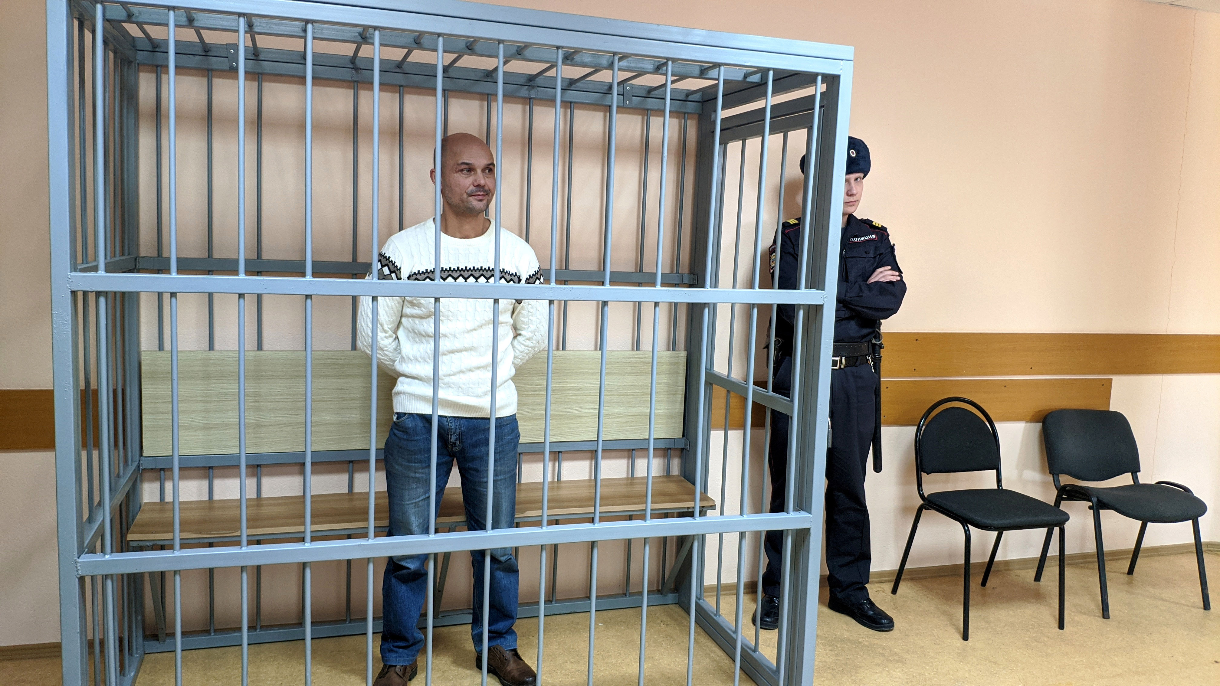 Отцу, бросившему детей в аэропорту, вынесли приговор