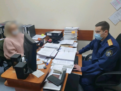 В Саратове задержали подозреваемую в убийстве матери с ребенком