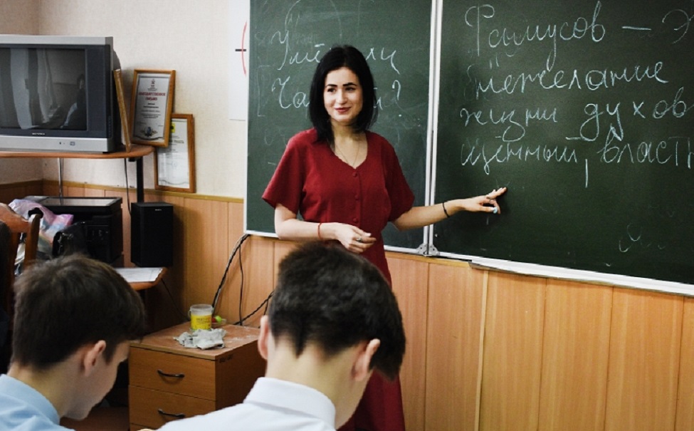 В школах Липецка заболевших учителей заменяют студенты