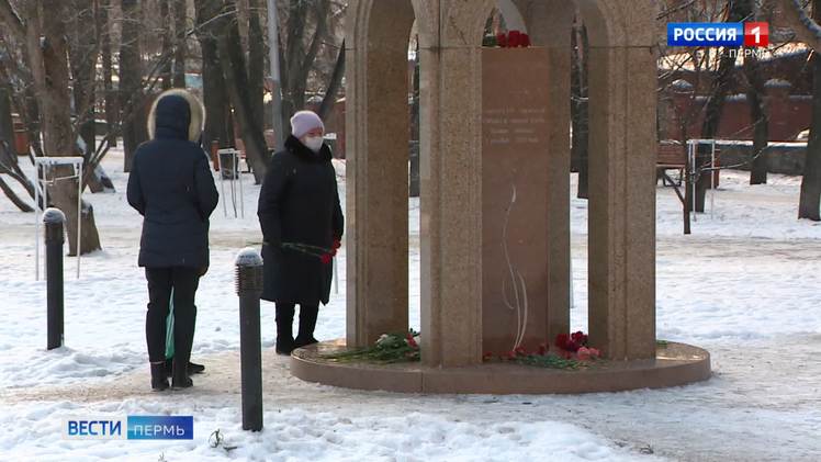 В Перми почтили память погибших в клубе "Хромая лошадь"